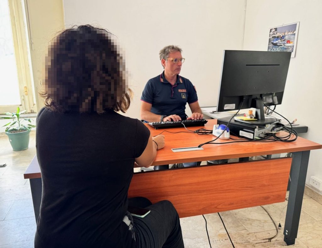 Catania: uomo arrestato per aver incendiato la casa della moglie dopo minacce.