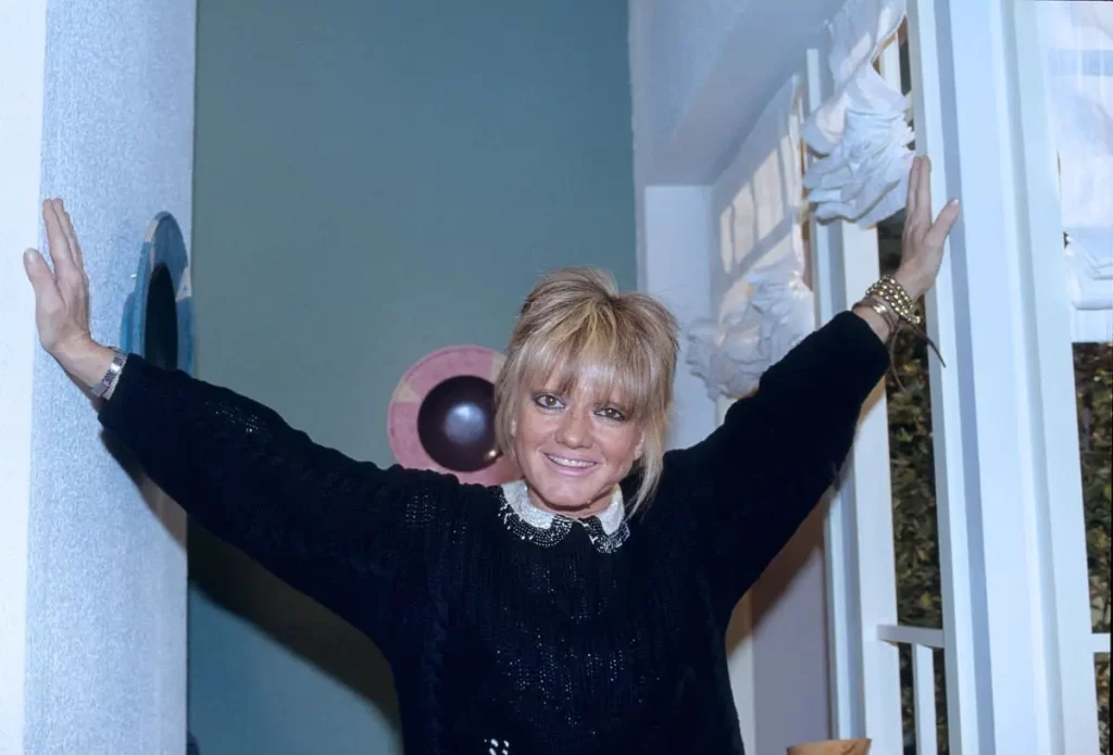 Rita Pavone: 80 anni di successi indimenticabili tra musica e televisione.