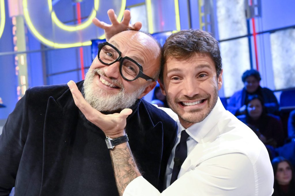 Affari Tuoi, il popolare gioco dei pacchi condotto da Stefano De Martino, tornerà su Rai 1 dal 2...