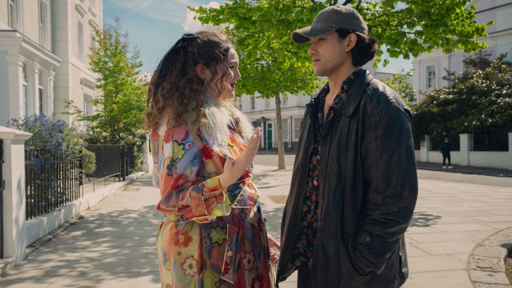 Lena Dunham torna a solcare il piccolo schermo con "Too Much", una serie che omaggia la cultura...