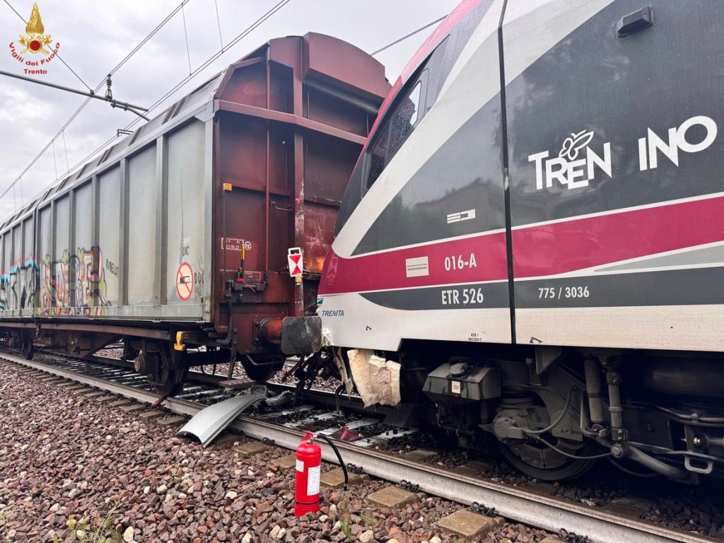 Incidente tra treno regionale e merci: tre feriti, circolazione sul Brennero ripristinata.