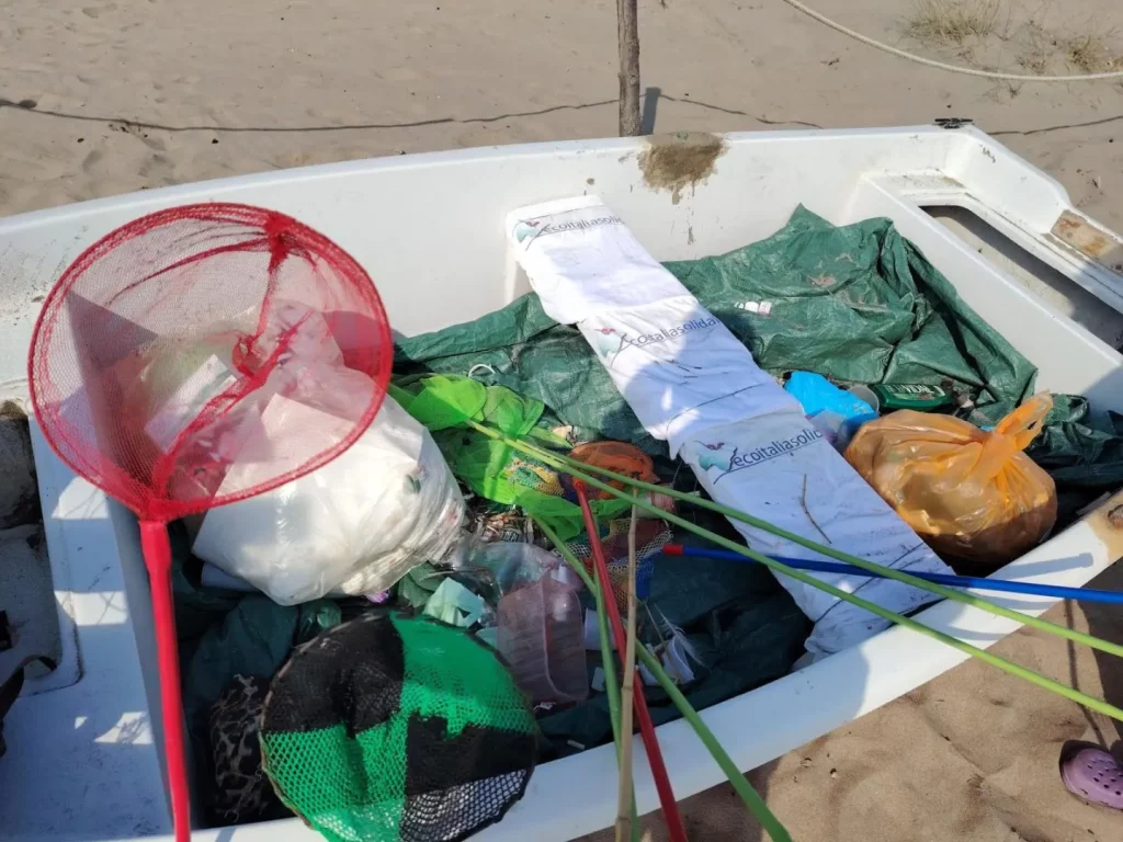 Ecoitaliasolidale pulisce la spiaggia di Torvaianica: un gesto per l’ambiente e il nostro futuro.