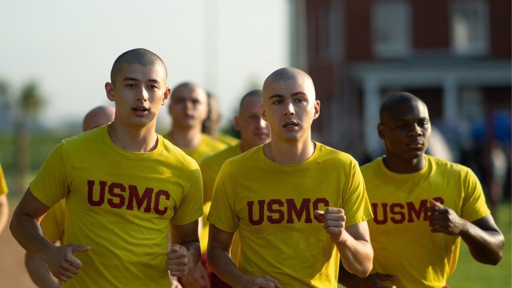 “Boots”: la serie Netflix che racconta le dure sfide della vita nei Marine.