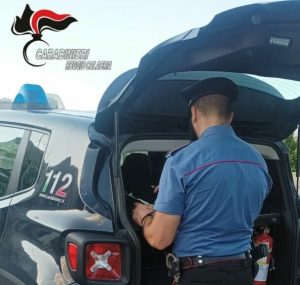 Due centri estetici clandestini nel reggino: scoperte multe e denunce.