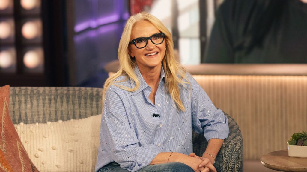 8 frasi per iniziare la giornata con il sorriso, secondo Mel Robbins
