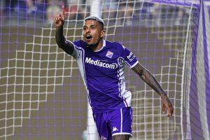 Fiorentina avanza in Conference League superando il Polissya con una vittoria convincente.