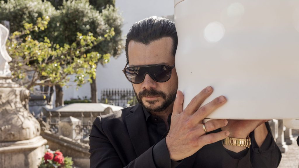 Dopo il successo del Professore nella "Casa di carta", Álvaro Morte è pronto a tornare in scena con...