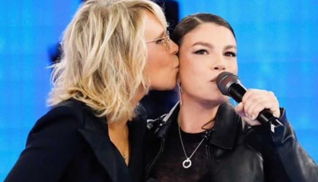 Emma smentisce la relazione con Maria De Filippi: “Non siamo fidanzate”.