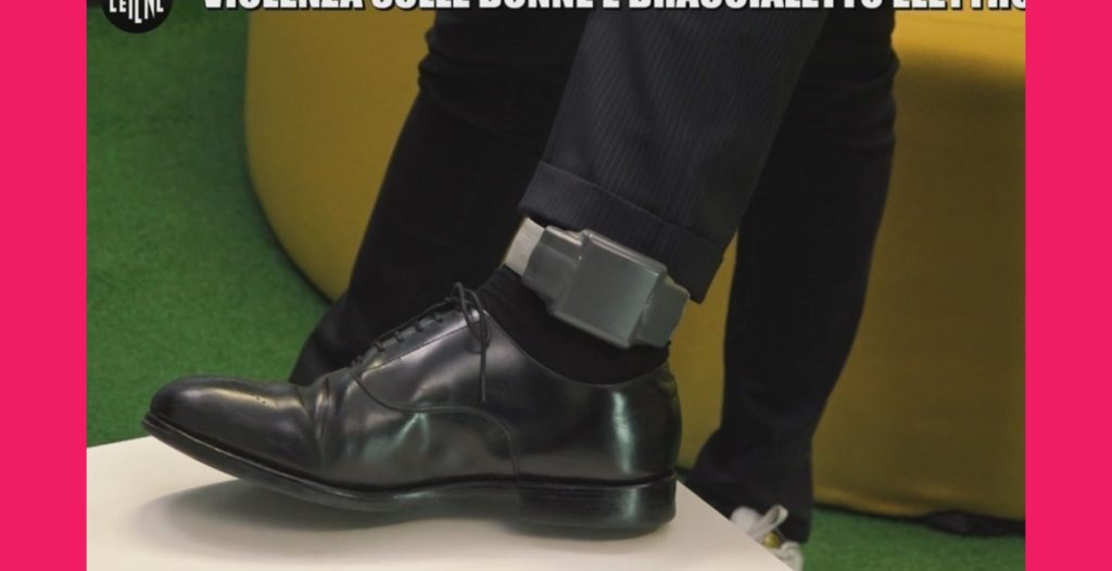 Femminicidio a La Spezia: ex marito uccide la moglie nonostante il braccialetto elettronico.