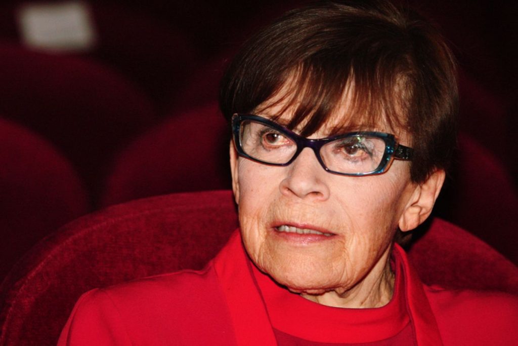 Franca Valeri: icona del teatro italiano post-bellico e pioniera della televisione.