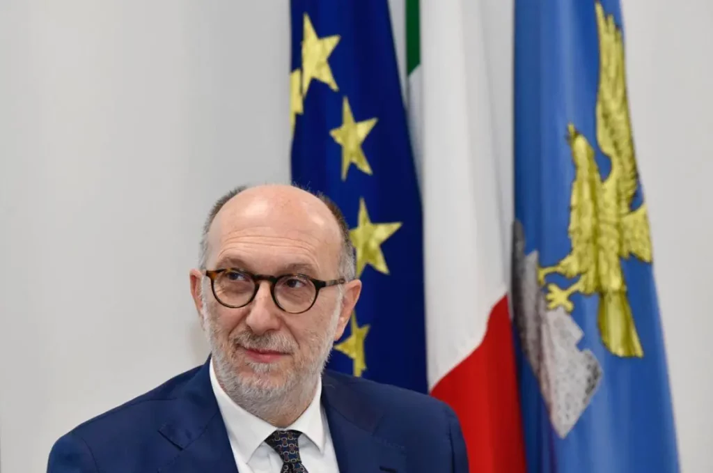 Emergenza sanitaria in Friuli: tre nuove ambulanze potenziano servizi di emergenza locali.