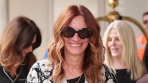 Il Look di Julia Roberts al Festival di Venezia Non si può non notare l'outfit di Julia Roberts...