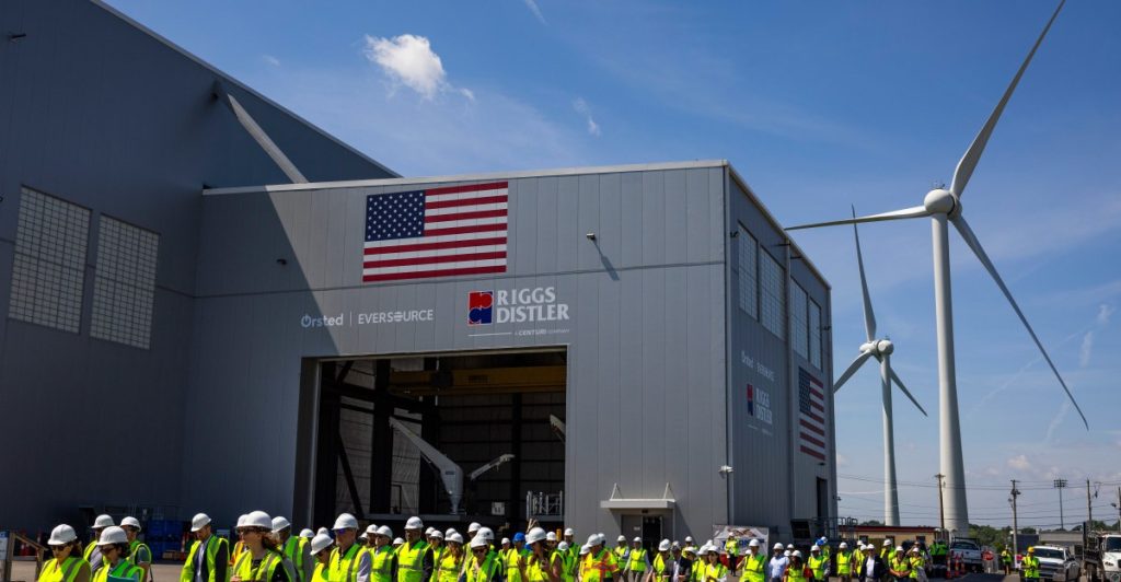 Trump ferma la costruzione di un importante progetto eolico offshore prima della conclusione.