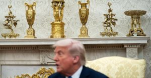 Florida: uomo ordina abbellimento d’America dopo aver rivestito la Casa Bianca d’oro.