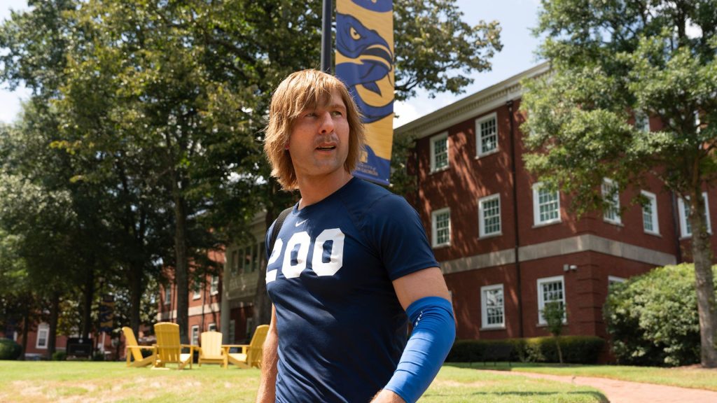 “Glen Powell in ‘Chad Powers’: Settembre esclusivo su Disney+”, scopri la nuova serie!