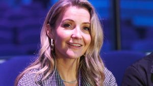 Il Tocco Estivo di Helen Skelton: Denim e Comfort Con l'arrivo dell'autunno, molti di noi si sentono...