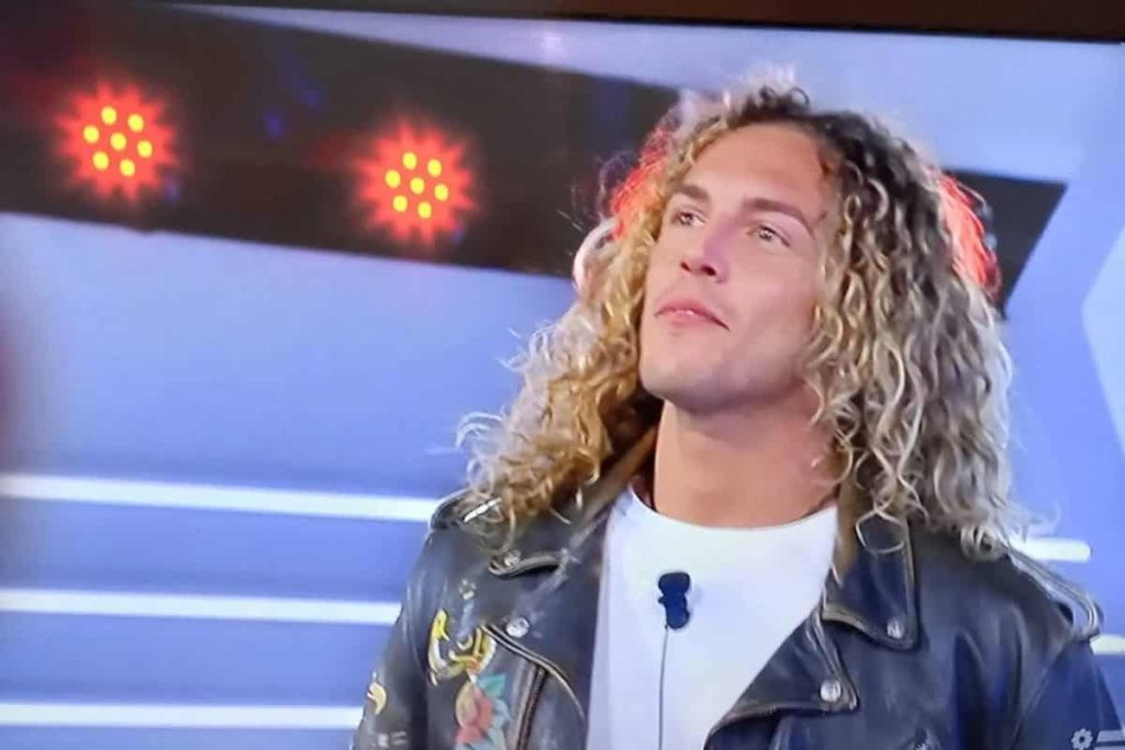 Giglio festeggia il compleanno: le dolci parole della fidanzata Yulia e i messaggi degli ex gieffini.