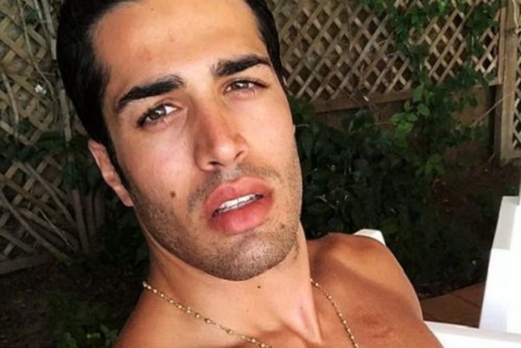 Luciano Punzo di Temptation Island sorprende Sharon Sarnelli con una proposta di matrimonio emozionante.