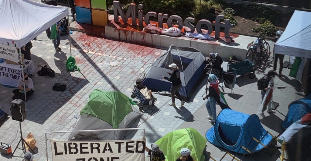 Microsoft licenzia altri due dipendenti per partecipazione a manifestazioni pro-Palestina nel campus.