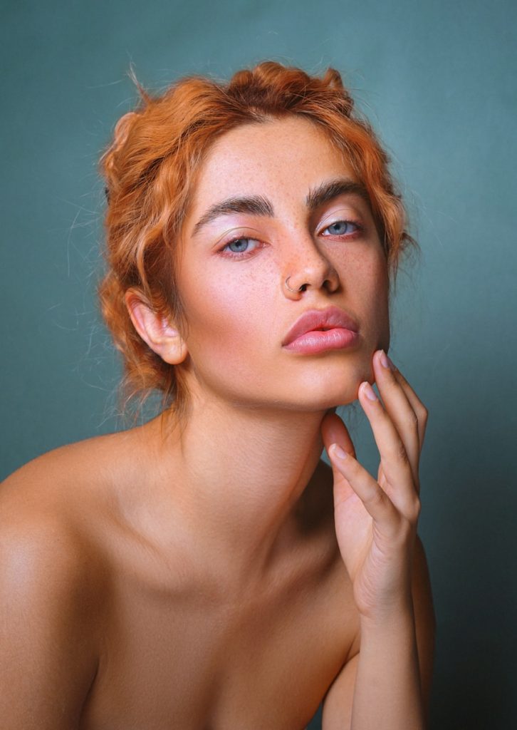 Look trucco naturale: segreti per ottenere un bagliore luminoso e fresco.