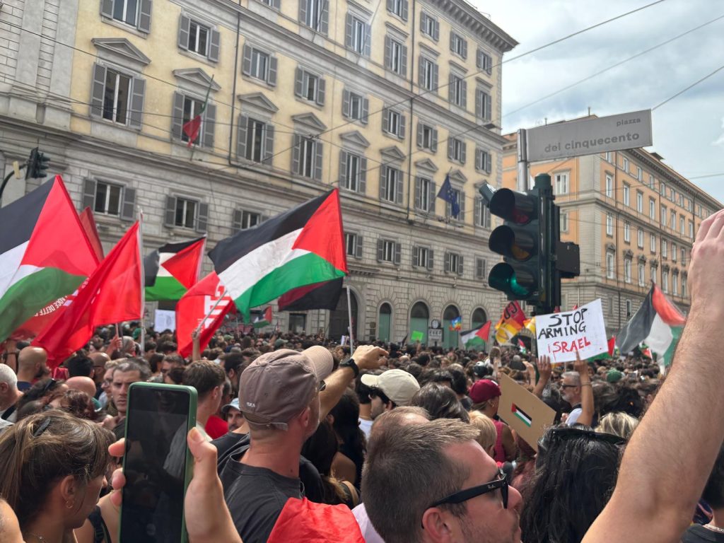 Global Sumud Flotilla: gli studenti di Roma scelgono la giustizia sociale all’inizio dell’anno scolastico.