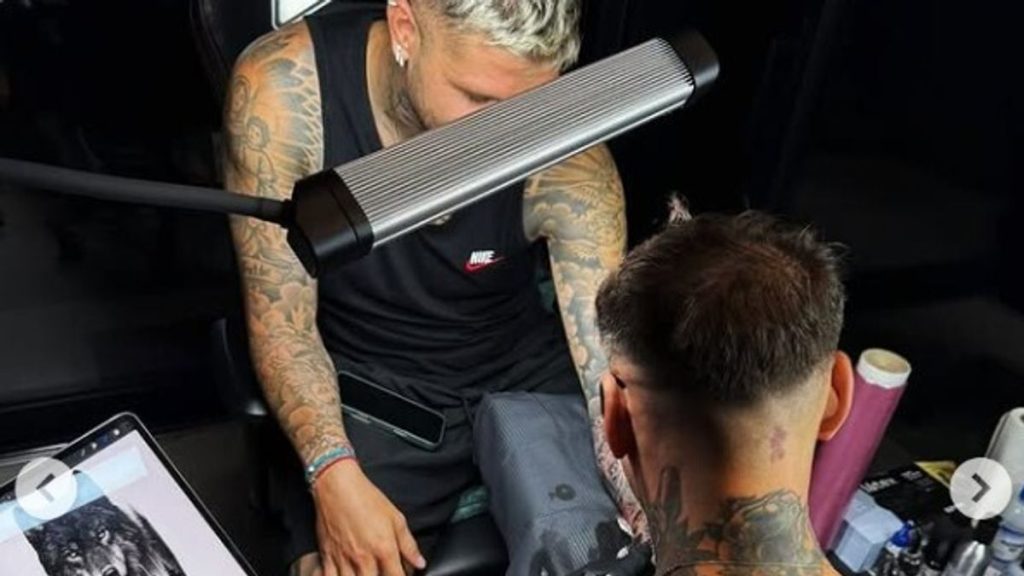 Icardi rimuove tatuaggi per Wanda Nara: “È un lavoro in corso”.