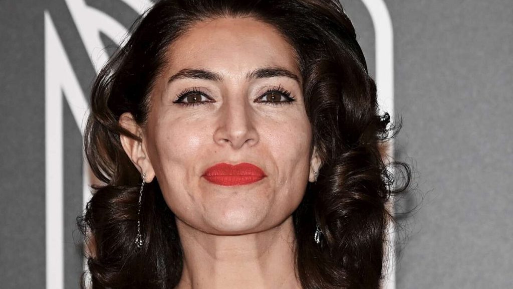 Caterina Murino risponde alle critiche: “Essere madre a 47 anni? Non è un problema!”
