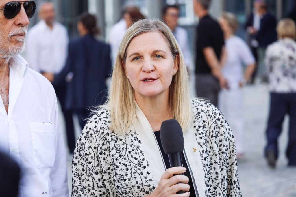 Cio a Milano: esplorazione del villaggio Olimpico, confronto su Israele e assenze governative.