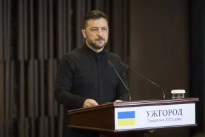 Attacco notturno in Ucraina: 580 droni e 40 missili. Zelensky chiede sanzioni immediate.