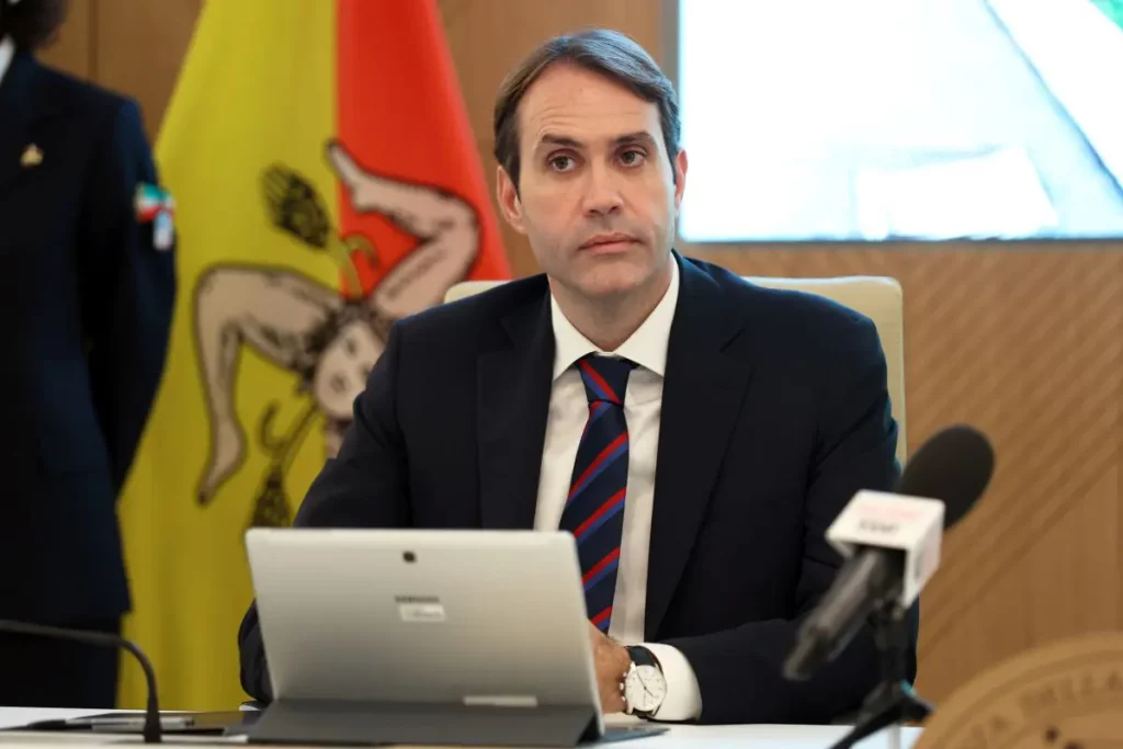 Luca Sammartino, nuovo assessore all’Agricoltura, giura all’Ars: “Pronti a gestire emergenze e riforme.”