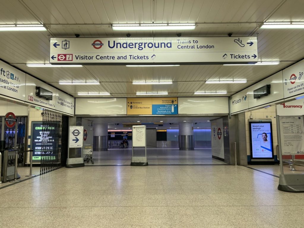 Arrestato in Inghilterra l’autore dei cyberattacchi contro aeroporti europei: le ultime novità.