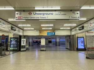 Arrestato in Inghilterra l’autore dei cyberattacchi contro aeroporti europei: le ultime novità.