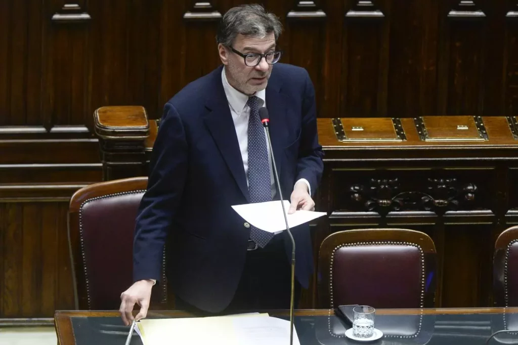 Il ministro dell’Economia Giancarlo Giorgetti ha sottolineato l’importanza del calo dello spread a...