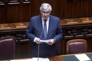 Attacco alla Polonia: un grave affronto alla sicurezza euro-atlantica, denuncia Tajani.