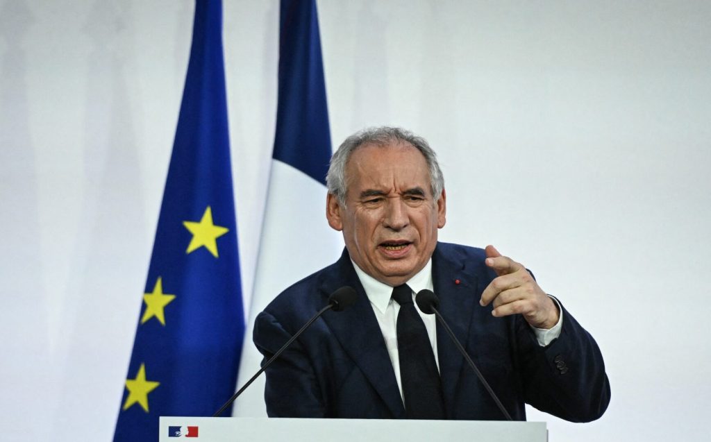 Bayrou accusa l’Italia di dumping fiscale, Palazzo Chigi risponde: “Parole infondate”.