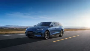 BYD Seal 6 DM-i: 1.500 Km di autonomia continua, innovazione sostenibile nel mondo delle auto.