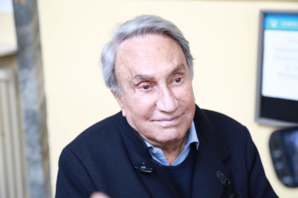 I Funerali di Emilio Fede: Un Addio a un Grande del Giornalismo Italiano Milano - I funerali di...