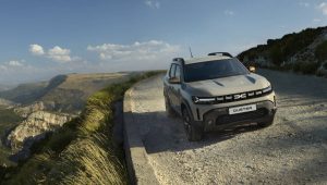 Dacia presenta novità sui motori: scopri i nuovi Duster e Bigster.