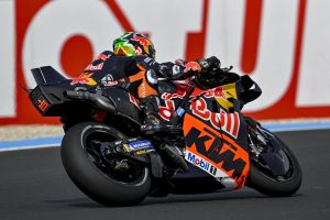 Binder trionfa nel GP di Catalunya, mentre Bagnaia si piazza al 21° posto.