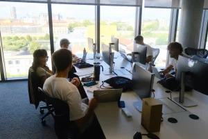 Hackathon Fastweb e Vodafone: premiati i giovani innovatori nella tecnologia e nell’innovazione.