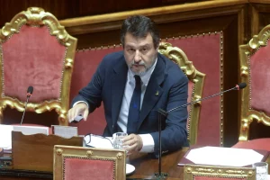 Omicidio di Kirk: un punto di svolta che trasforma Pontida e la politica.