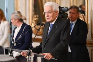Mattarella avverte: il mondo è su un crinale pericoloso, serve riprendere il dialogo.