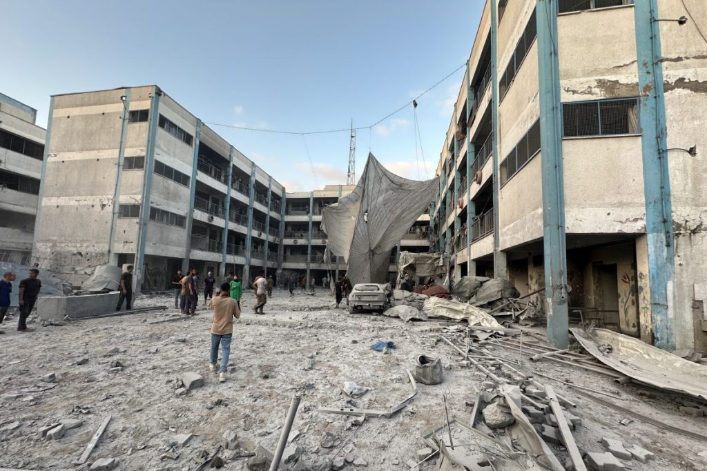 Gaza City quasi circondata: ultime opportunità di fuga mentre Hamas chiede modifiche al piano di Trump.