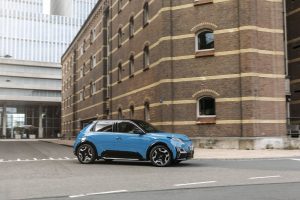 Nuova Nissan Micra: l’auto elettrica che rivoluziona la mobilità urbana. Scopri di più!