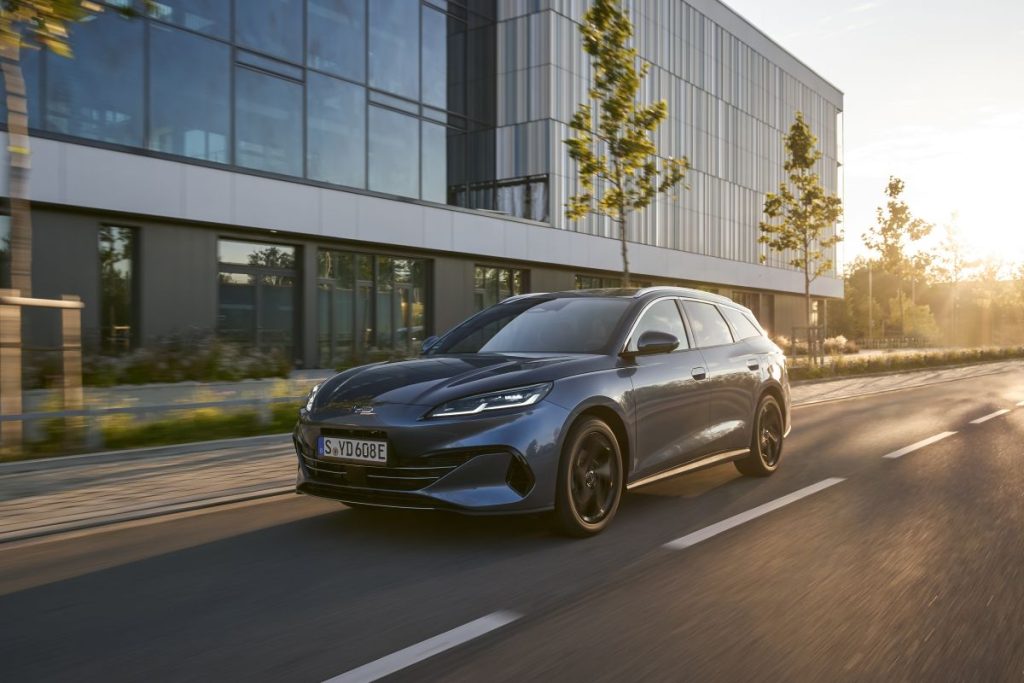 BYD e DENZA brillano al Salone dell’Auto di Torino con innovazioni elettriche straordinarie.