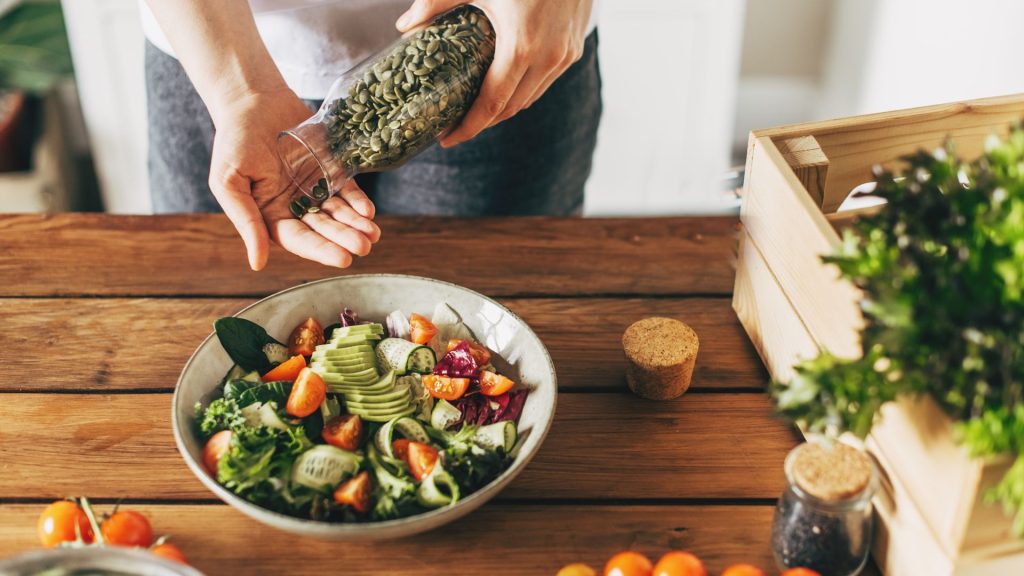 Scopri quanti alimenti vegetali servono per una dieta sana secondo un nuovo studio.