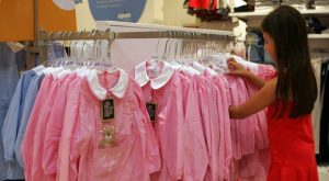 Scuola e divisa obbligatoria: il Consiglio d’Istituto smentisce le voci su esclusioni in classe.