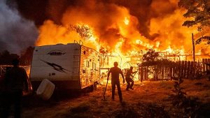 California: incendi devastanti a causa di risorse insufficienti e politiche superate.