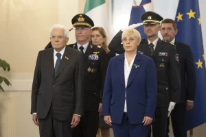 Mattarella: “Polonia a rischio, Gaza inaccettabile. Situazione allarmante in Medio Oriente.”