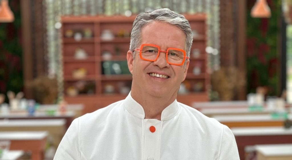 Il Re del Cioccolato: La Storia di Ernst Knam È conosciuto come il Re del Cioccolato, un soprannome...